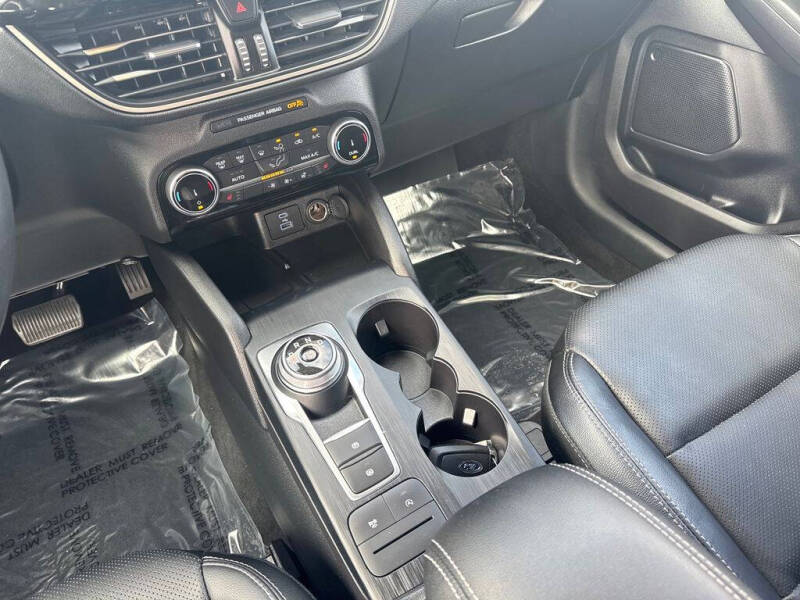 2022 Ford Escape SEL
