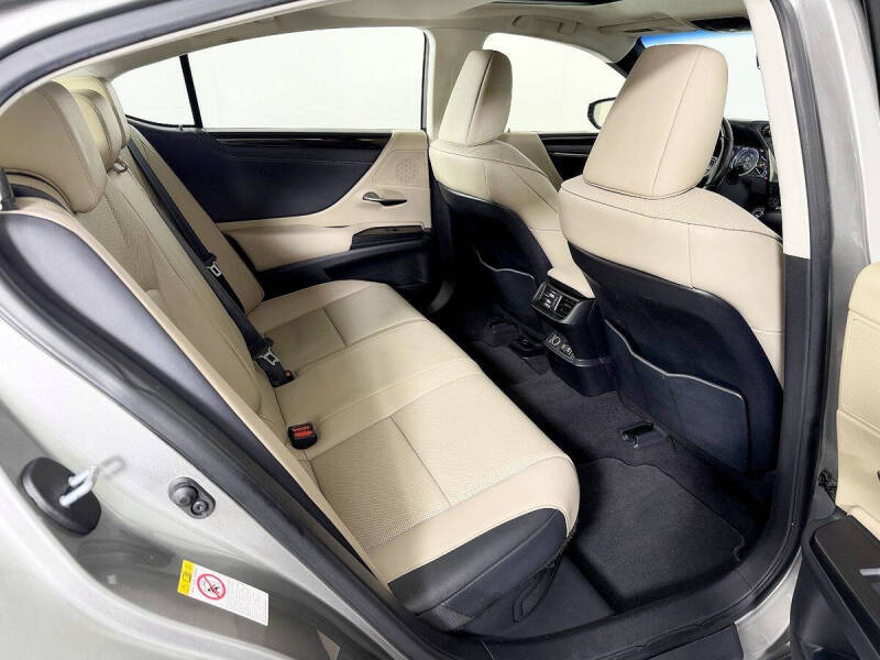 2019 Lexus ES 300h