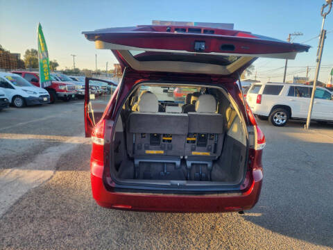 2014 Toyota Sienna LE 7-Passenger Auto Access Seat
