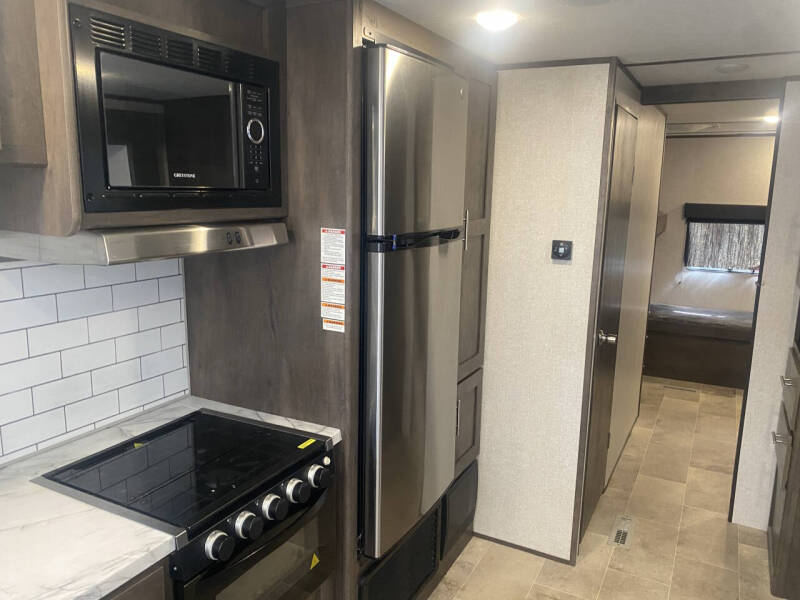 2021 Coleman 334BH