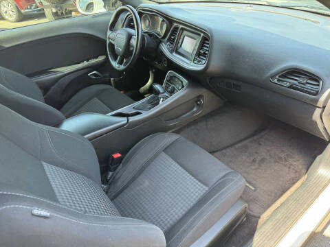 2017 Dodge Challenger SXT Plus