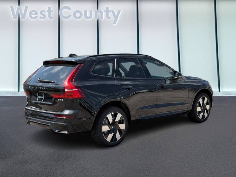 2025 Volvo XC60 T8 Plus Dark Theme