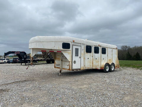 2002 prairie 20' Horse Trailer