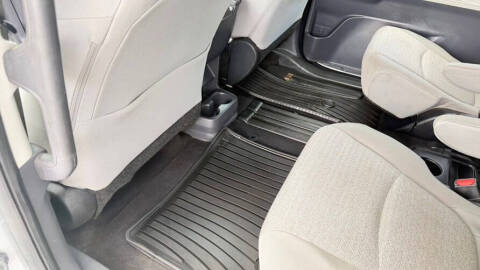 2022 Toyota Sienna LE 8-Passenger