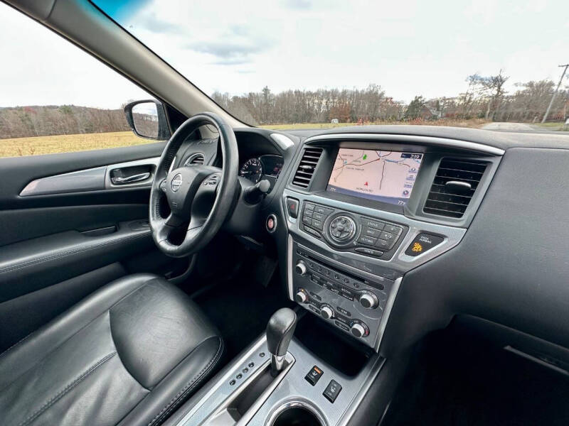 2017 Nissan Pathfinder SL