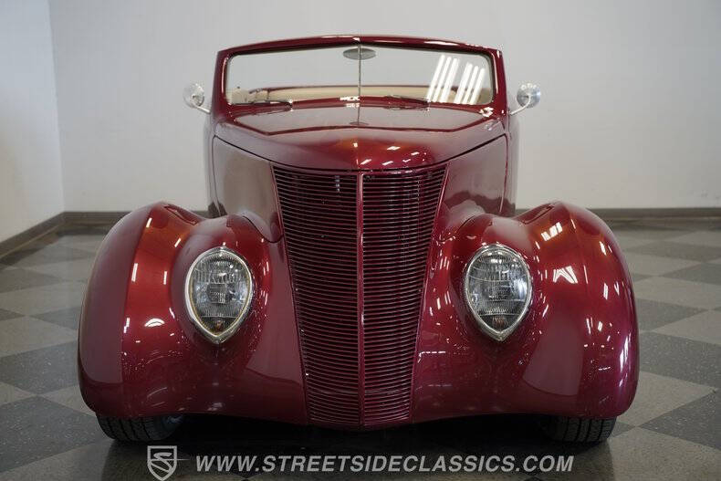 1937 Ford Cabriolet