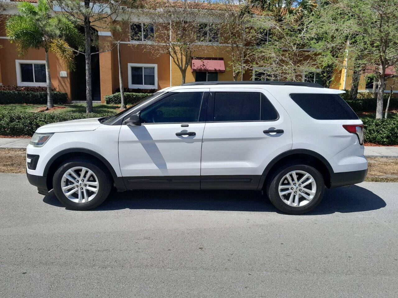 2016 Ford Explorer SUV - $9,950