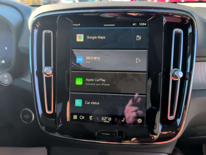 2025 Volvo XC40 B5 Core Bright Theme