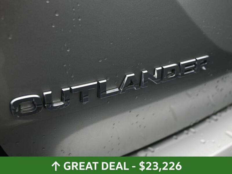 2025 Mitsubishi Outlander ES