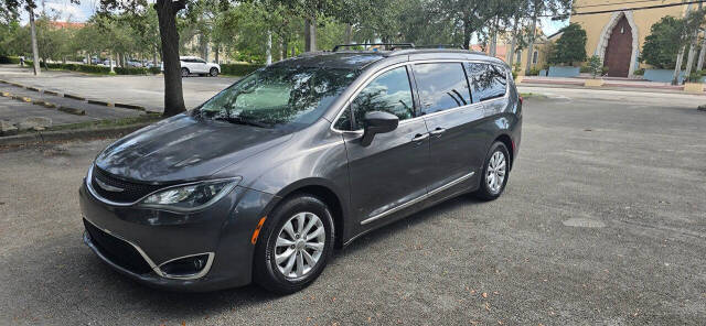 2017 Chrysler Pacifica for sale at All About Wheels Inc in Miami, FL