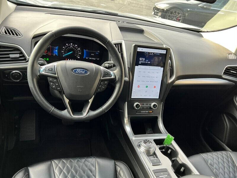 2024 Ford Edge Titanium