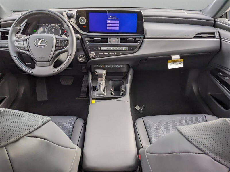 2025 Lexus ES 300h Luxury