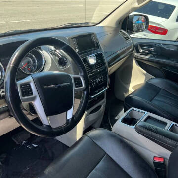 2014 Chrysler Town and Country Touring-L