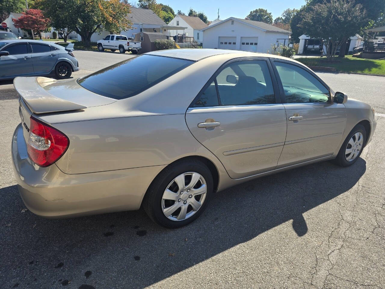 2004 Toyota Camry for sale at QUEENSGATE AUTO SALES in York, PA