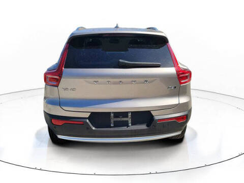 2024 Volvo XC40 B5 Plus Bright Theme