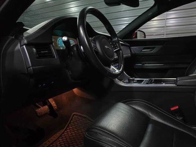 2017 Jaguar XF 35t R-Sport