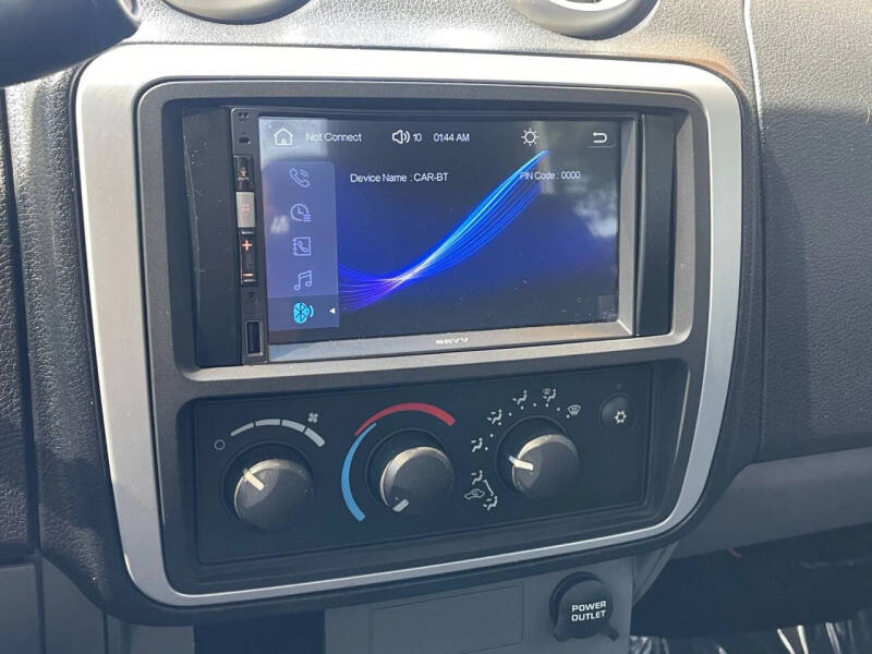 2009 Mitsubishi Raider LS