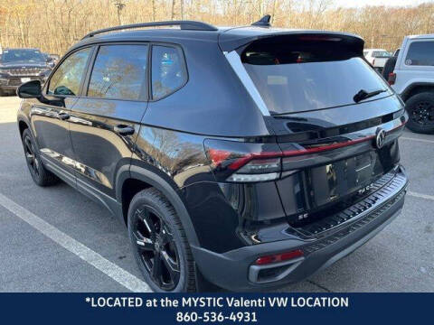 2025 Volkswagen Taos SE Black 4Motion