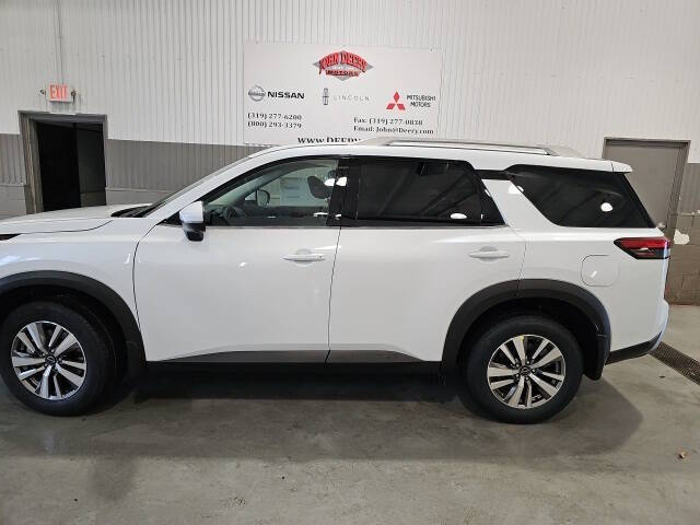 2025 Nissan Pathfinder SL