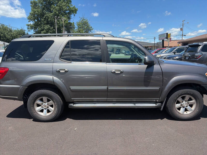 2005 Toyota Sequoia SR5