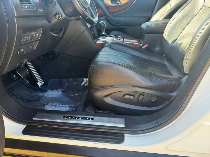 2011 Infiniti FX35