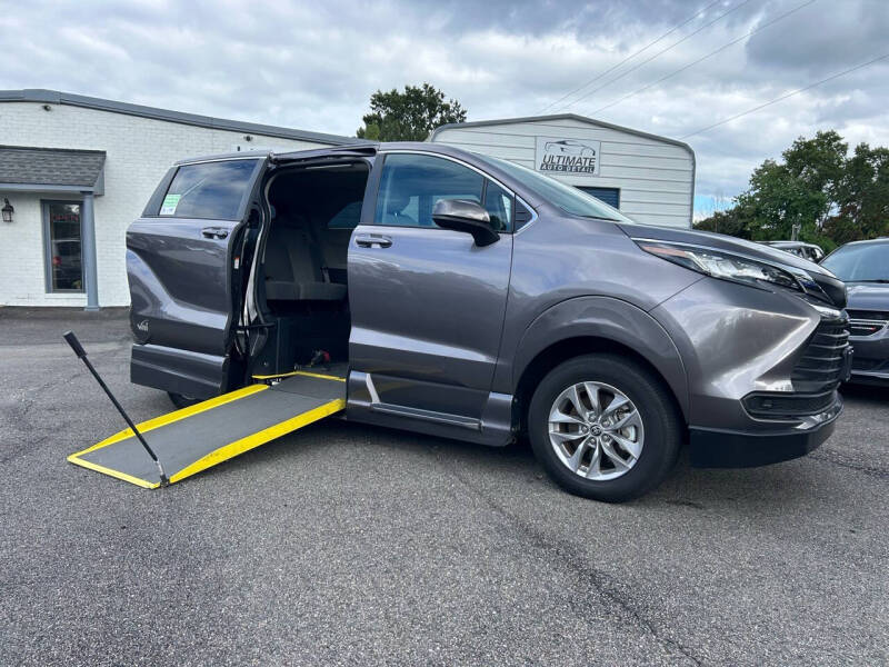 2022 Toyota Sienna for sale at ULTIMATE MOTORS in Midlothian VA