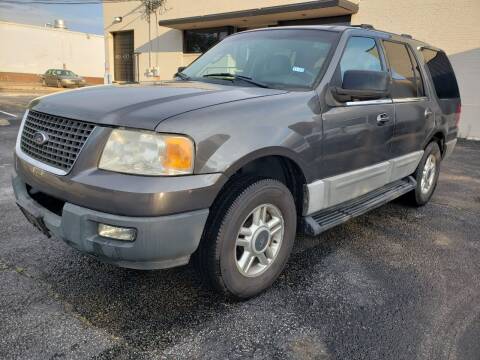 2003 Ford Expedition for sale at Dynasty Auto in Dallas TX