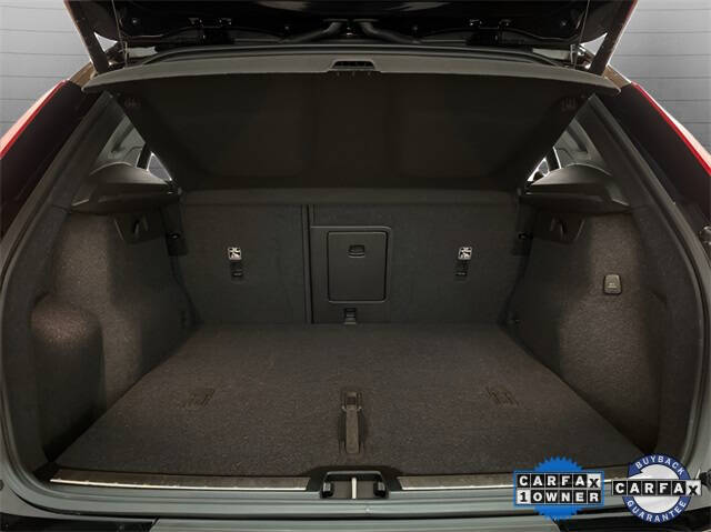 2025 Volvo XC40 B5 Plus Bright Theme