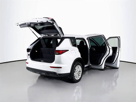 2023 Mitsubishi Outlander ES