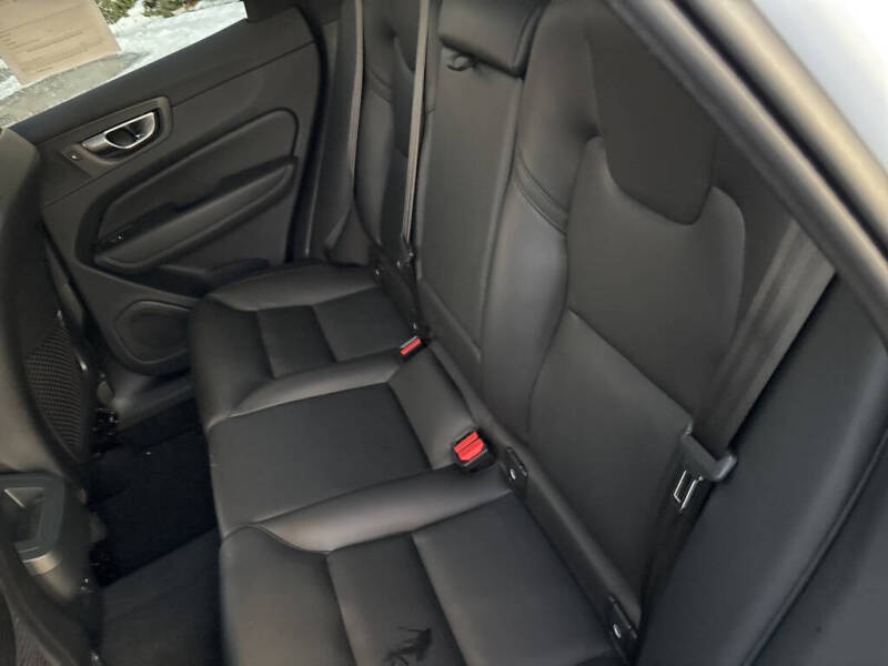 2025 Volvo XC60 B5 Core Dark Theme