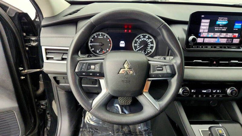 2022 Mitsubishi Outlander ES
