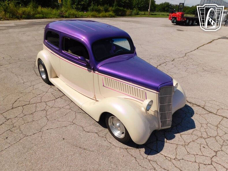 1935 Ford Tudor