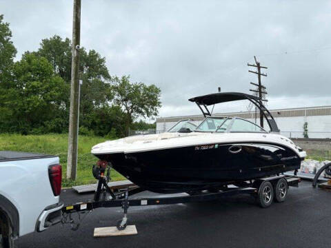 2018 Chaparral 244