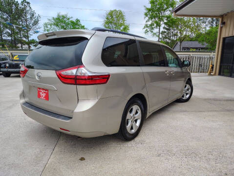 2016 Toyota Sienna LE 8-Passenger