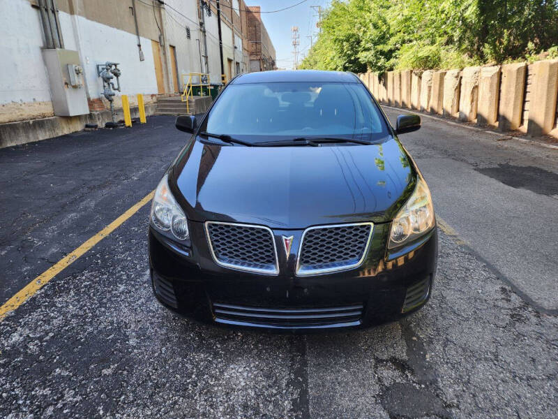 Used 2009 Pontiac Vibe Base with VIN 5Y2SP678X9Z450928 for sale in Chicago, IL