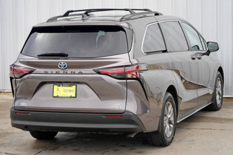 2021 Toyota Sienna LE 8-Passenger