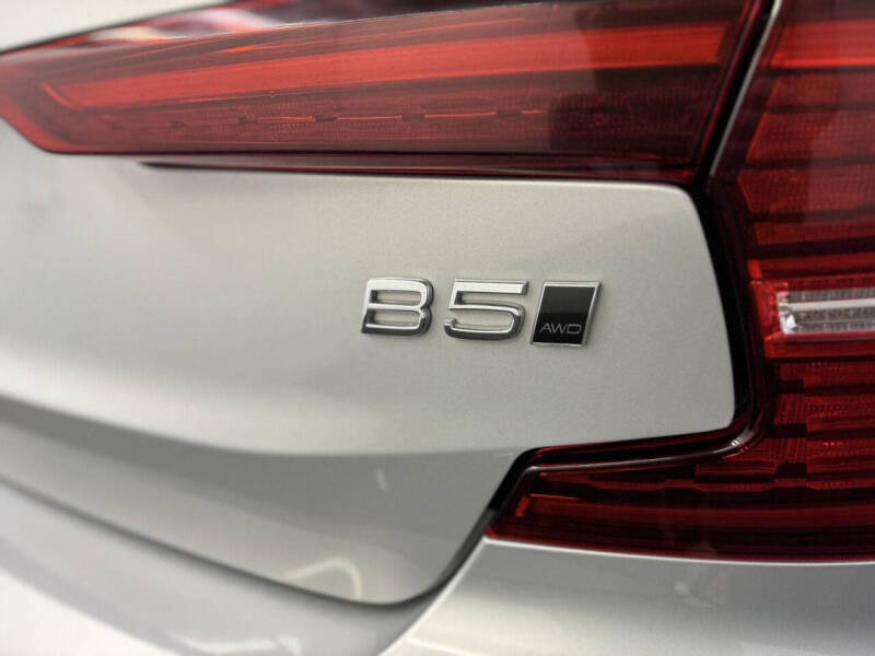 2024 Volvo S60 B5 Plus Dark Theme