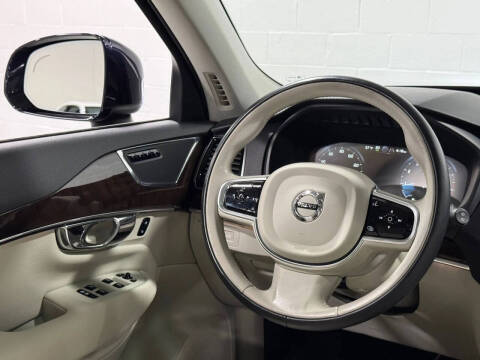 2016 Volvo XC90 T6 Momentum