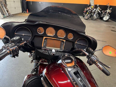 2014 Harley-Davidson FLHTCUTG - Tri Glide Ult