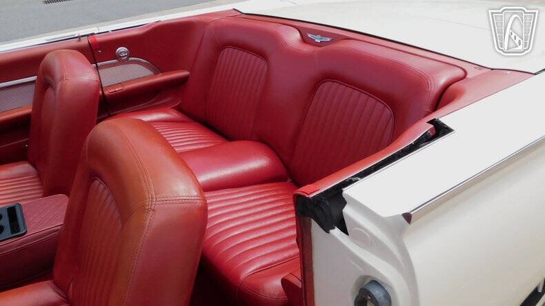 1962 Ford Thunderbird