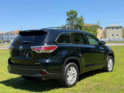 2014 Toyota Highlander LE