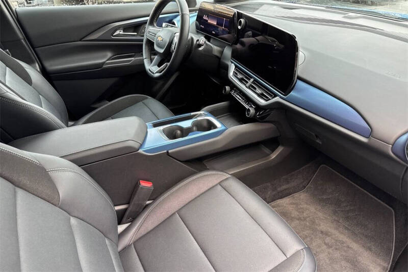 2025 Chevrolet Equinox EV LT