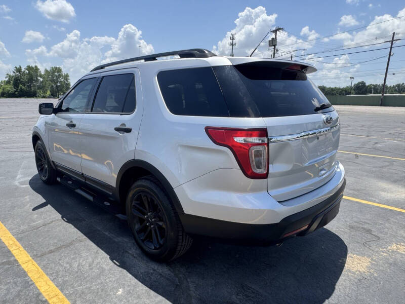 Image 2 of 2015 Ford Explorer