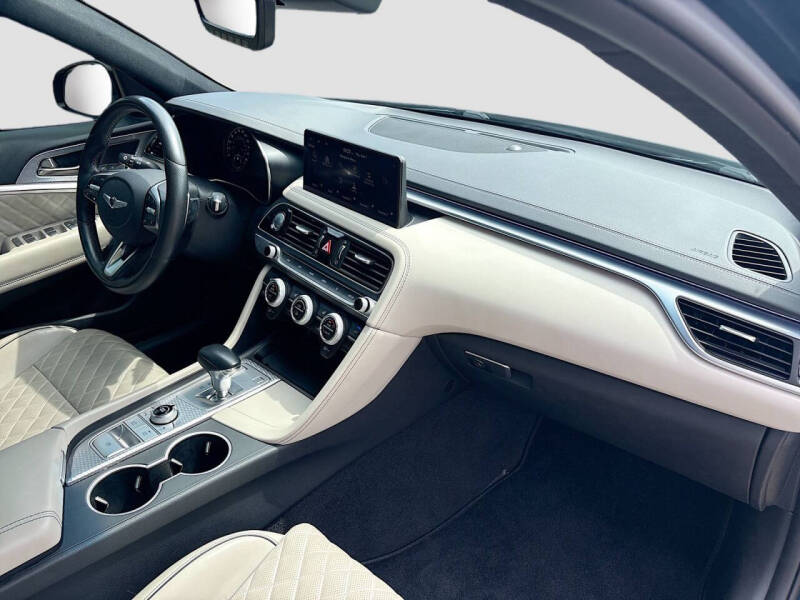 2023 Genesis G70