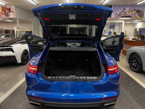 2017 Porsche Panamera 4