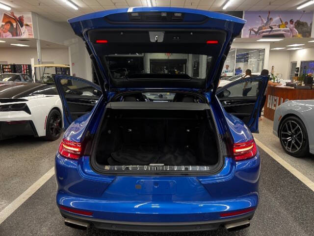 2017 Porsche Panamera 4