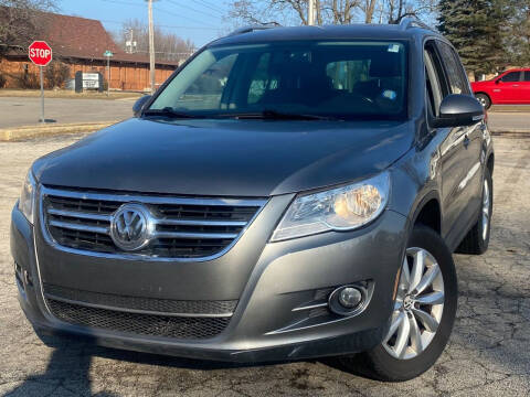 2011 Volkswagen Tiguan for sale at Car Castle in Zion IL