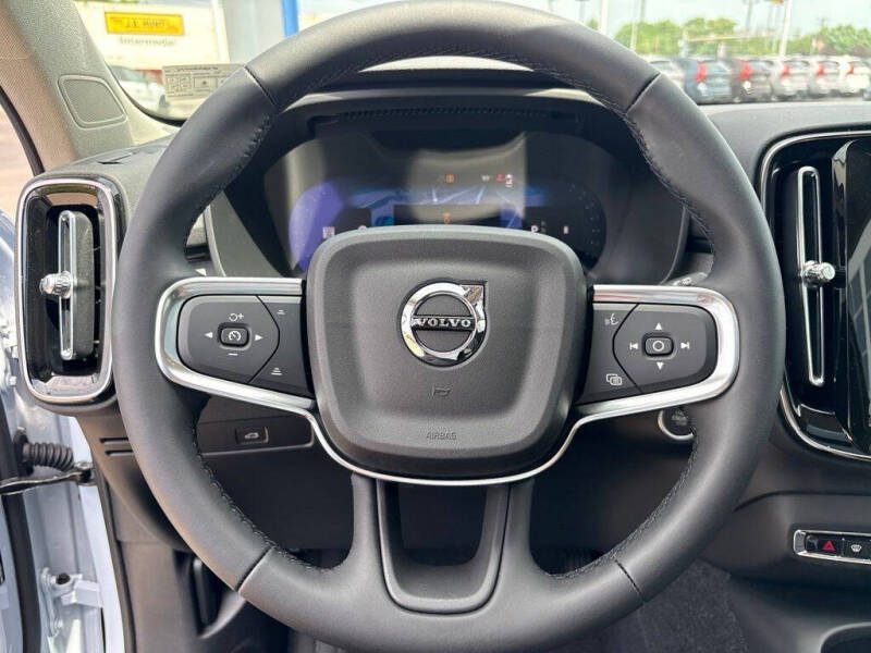2026 Volvo XC40 B5 Plus