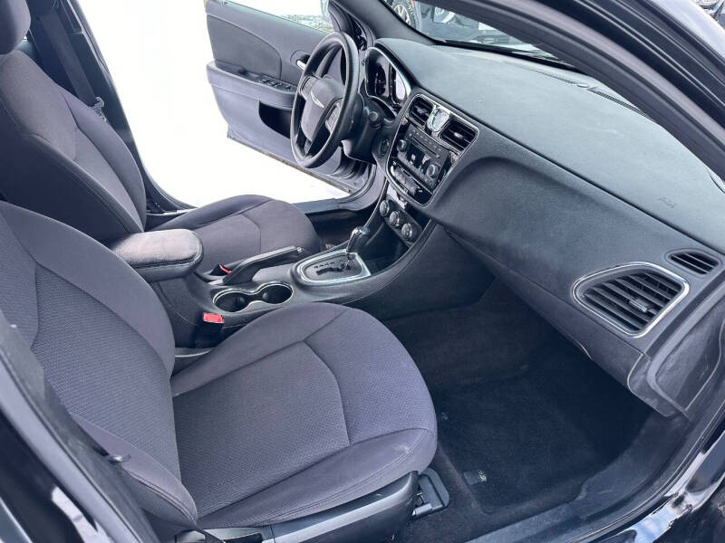 2012 Chrysler 200 LX