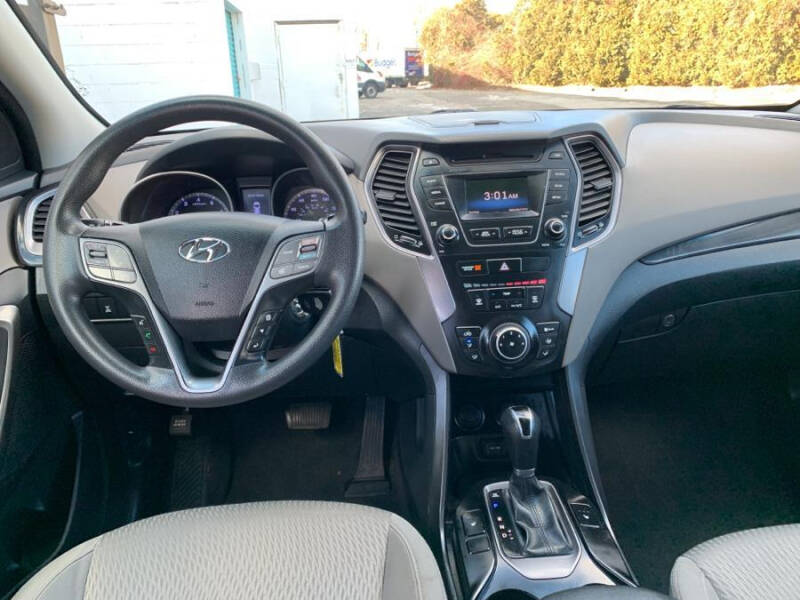 2016 Hyundai Santa Fe SE